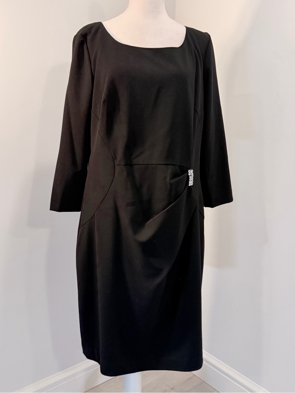 EUC Calvin Klein Black Long Sleeve Sheath Dress with Rhinestone Buckle Size 14